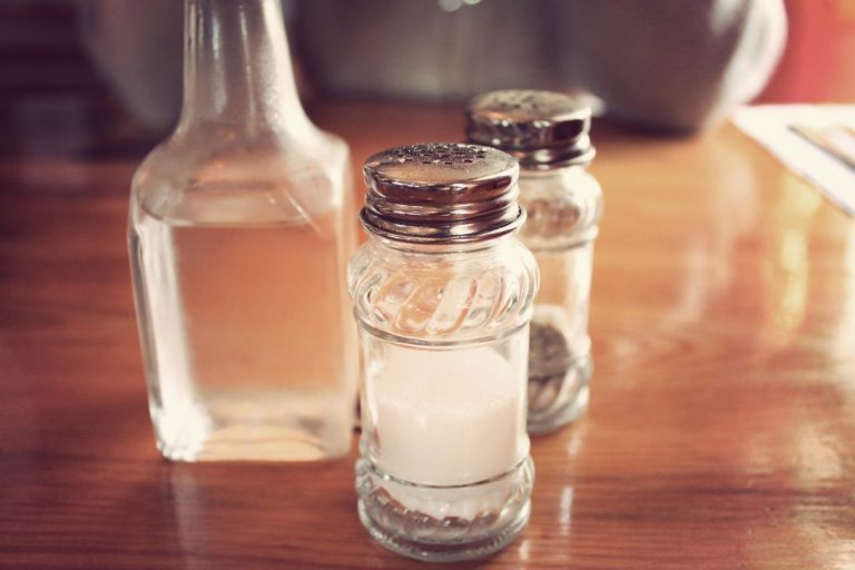découvrez pourquoi il est dangereux de mélanger vinaigre et javel et apprenez les autres erreurs courantes à éviter pour un nettoyage efficace et sécuritaire.